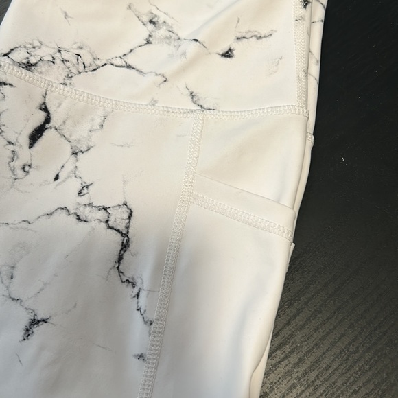 Buff Bunny leggings - Picture 2 of 5